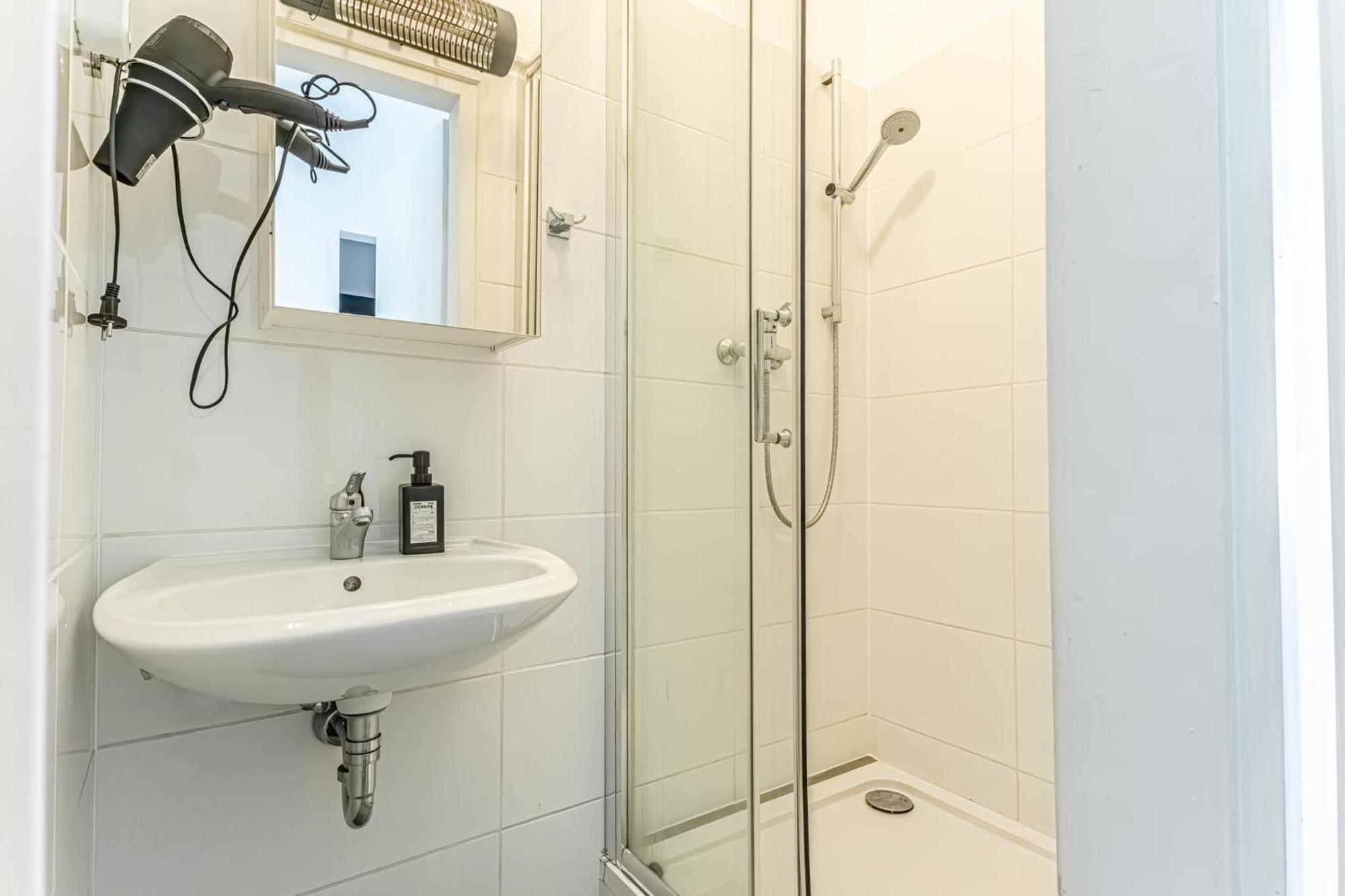 Stylish 1Br Apartment- Near Westbahnhof U3&U6 Vienna Luaran gambar